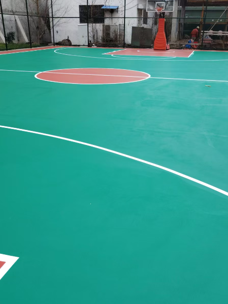 海珠 球场长期使用易出现地面开裂
